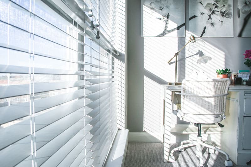 vanishing window blind